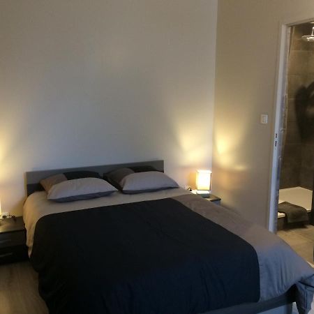 Studio Proche Gare Avec Kitchenette Et Wifi - Porte Rouge Thiviers Eksteriør billede