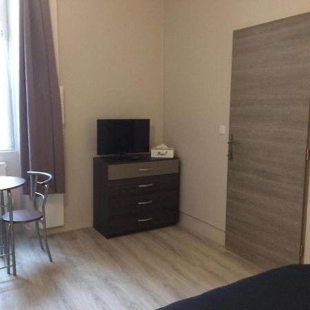 Studio Proche Gare Avec Kitchenette Et Wifi - Porte Rouge Thiviers Eksteriør billede
