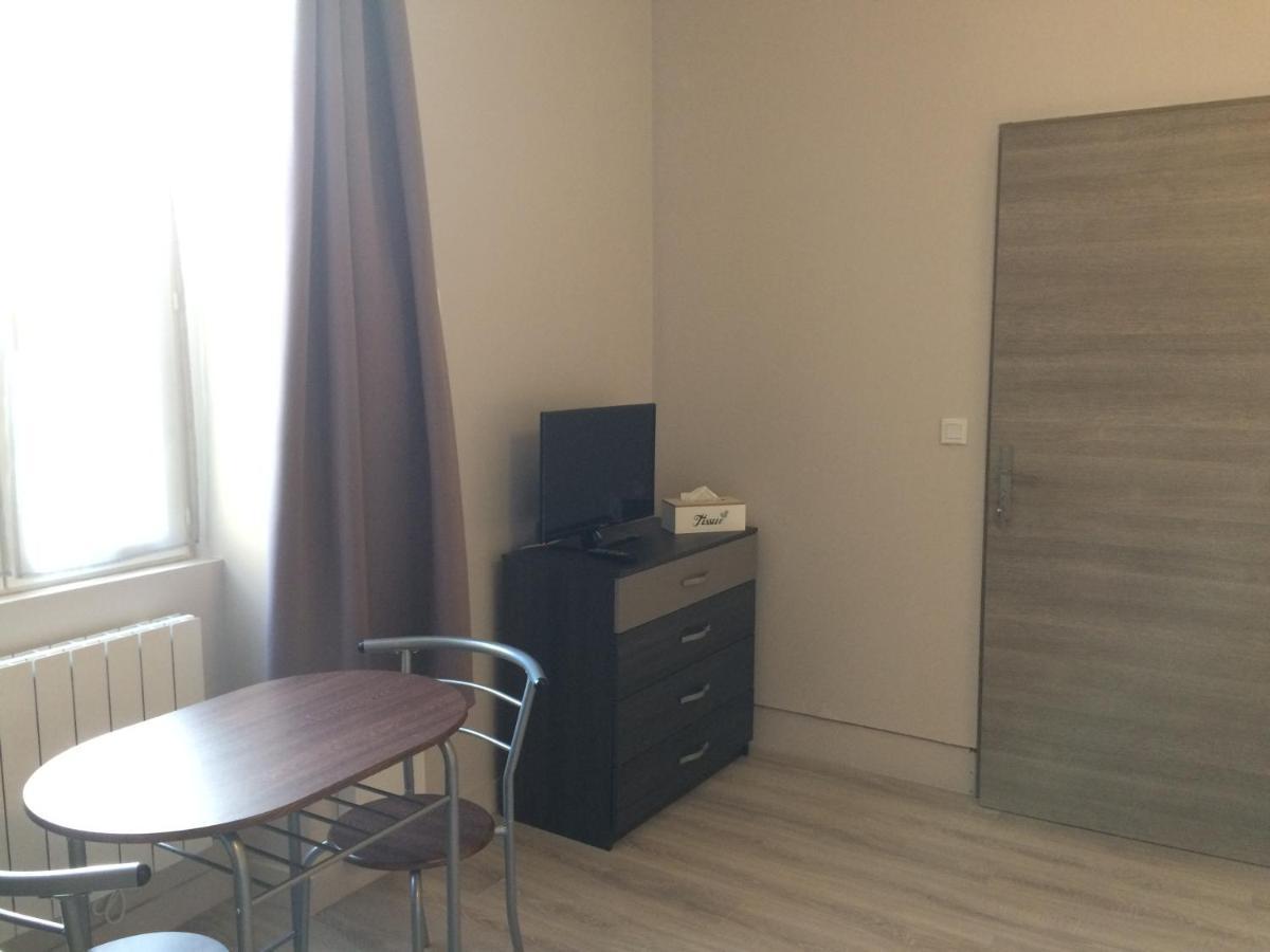 Studio Proche Gare Avec Kitchenette Et Wifi - Porte Rouge Thiviers Eksteriør billede